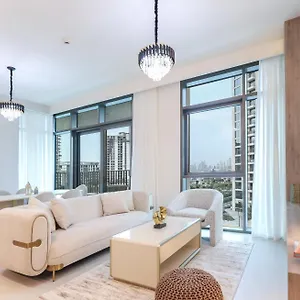 Apartamento Elite Lux Homes - Creek Oasis: 2br Luxe W Burj View Dubái