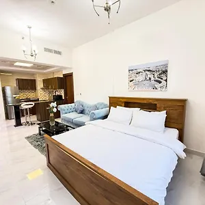 Chic Holiday Home In Jvc Pool, Wifi & Free Parking Sydeny Tower