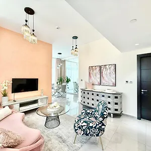 Deluxe 1-bedroom With Pool, 5 Minutes From Mall & Burj Khalifa * 두바이