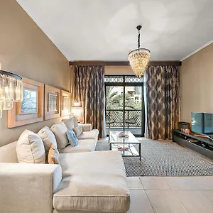 First Class 2br Charming Old Town Retreat