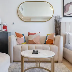 Stunning In Regina Tower With Five View Appartamento Dubai