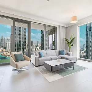 Downtown 4br High-floor Luxury That Sleeps 9 Dubai