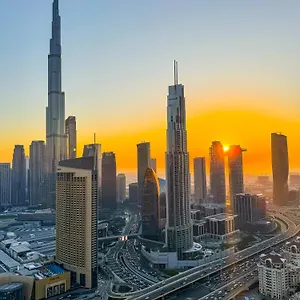 Burj Khalifa View, Luxury Two-bedroom Residence, Playstation 5, Swimming Pool And Fitness Center