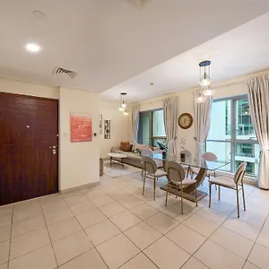 Spacious 2 Bedroom In Downtown Appartamento