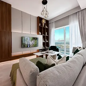 Trophy-ride In Equestrian Elegance W Private Entr Apartment