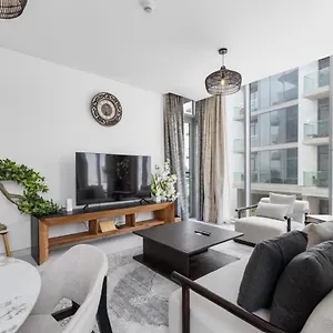 Luxurious 1 Bedroom In District One Access *