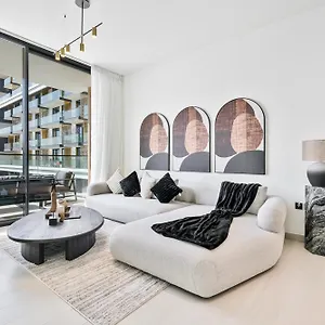 Elegant 2br With Private Pool On Balcony And Gym Access Dubai