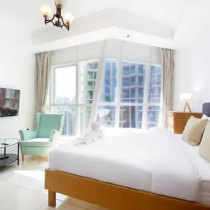 Bright In Court Tower Close To Metro * Dubai