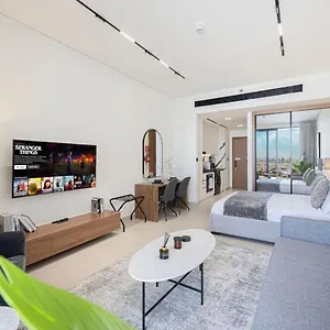 아파트 New In Business Bay With Private Jacuzzi 두바이