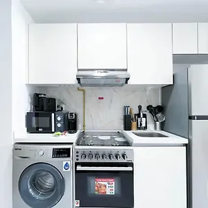 Your Jvc Hideaway With Balcony And Amenities