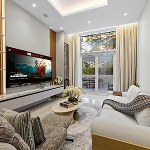 Style 2br Pool Access Private 아파트