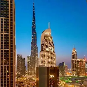 Stunning Burj Khalifa And Skyline View Dubái