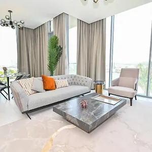 Chic 2br Heart Of District One *