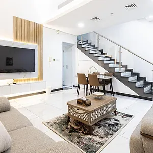 2br Duplex Stunning Views,near Circle Mall & Park *