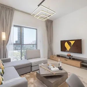 Vogue Brand New Spacious Two Bedroom With Pool, Kids Area, Scenic 10th Floor Views * 두바이