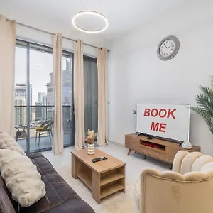 Stylish 1-bedroom Retreat In Amal Tower Sports Dubaj