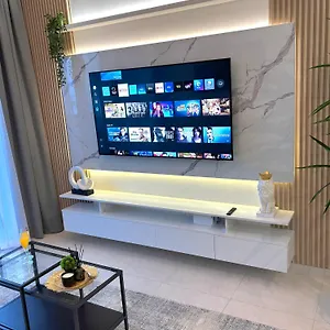 1 Bedroom In Downtown Apartment *