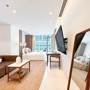 Streling With Balcony & Views Appartement