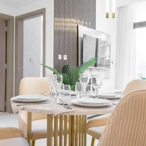 Eye-catching 1 Bedroom In Azizi Riviera Appartamento *