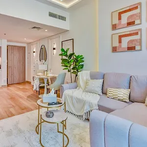 4 Guests Brand New Luxury 1br Pool View 3 Min To Park * Dubai