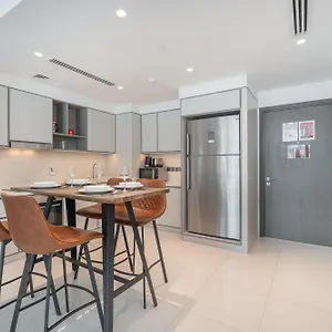Mesmerizing 2br In Emaar Beachfront With Sea Views * Dubai