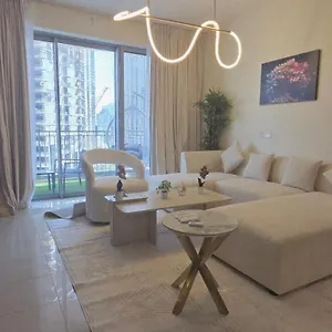 13stnd- Luxury 2bhk - Near Burj Khalifa - Free Parking - Downtown Apartment
