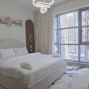 아파트 13stnd- Luxury 2bhk - Near Burj Khalifa - Free Parking - Downtown 두바이