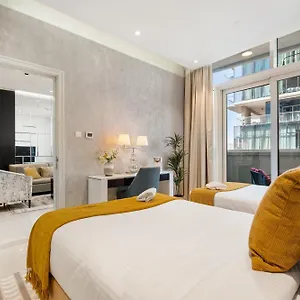 2 Bedroom Apartment! 5 Minutes Walk To Mall, Downtown *