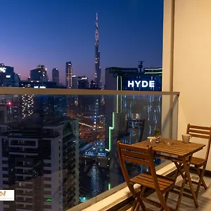 Elevated Living Facing The Burj Appartamento