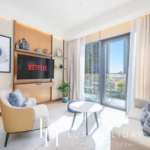 Lux The Address Opera Downtown 아파트 *