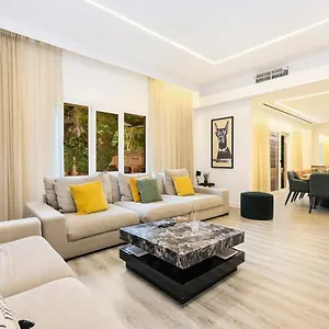 Appartamento First Class Quiet Class In The Meadows Dubai