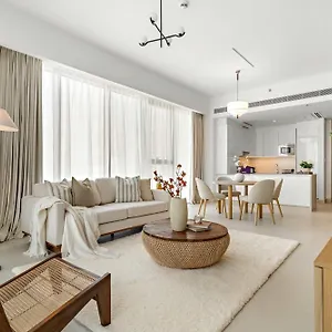 Silkhaus Charming 1bdr In Canal Front Tower 아파트