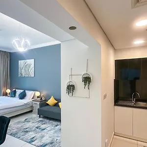 Cozy With Balcony Overlooking Canal - 15ab07 Dubai