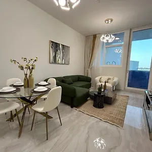 Elegant 2bhk - Private Office In Al Furjan 아파트 *