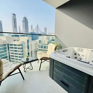 Business Bay Jacuzzi & Iconic View * Dubai