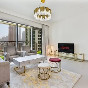 Апартаменты 3br With Burj View From Balcony - Pool And Gym Дубай
