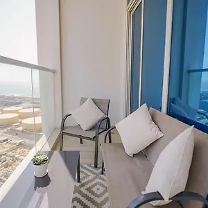 Apartment Bnbeyond's Modern Marina Pad *