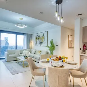 Sky-high Charm Exquisite 2bdr In Downtown *