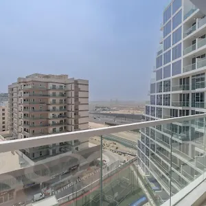 Vibrant Al Furjan Unit Sleeps 4 With Pool And Gym * 두바이