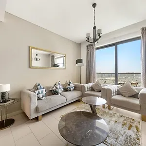 Luxurious 2br In Sobha Hartland Greens 아파트