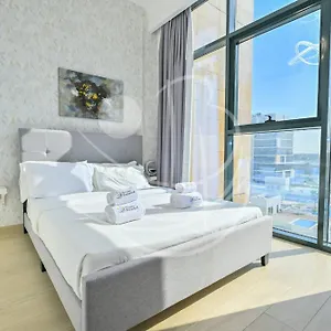Modern Cozy 1br Retreat Azizi Riviera 아파트