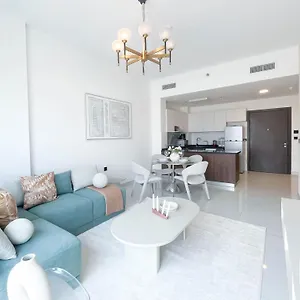 2br Vibe Spot L Pool Access & Stunning Views شقة