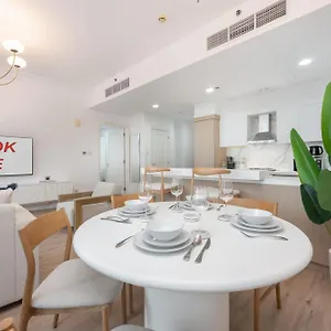 Chic 2 Bedroom In Vibrant Downtown شقة