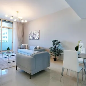 Appartamento 1 Bedroom With Gym Pool Dubai