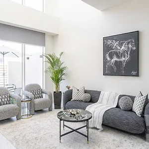 Tranquil 3 Bed Townhouse Retreat In *
