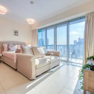 Prime Retreats- Downtown Apartment