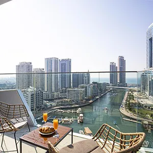 Stunning Views Elegant 5 Star Luxury 1br Marina Apartment