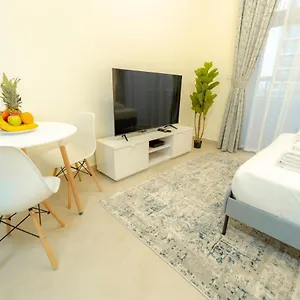 Aws Homes - W High Speed Wi-fi & Pool At Azizi Star Dubai