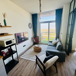 Sunny 1 Bedroom In Hills Estate Apartment Dubai