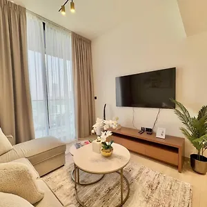 Daire Premium 1br In Jvc Pool, Balcony & Parking
